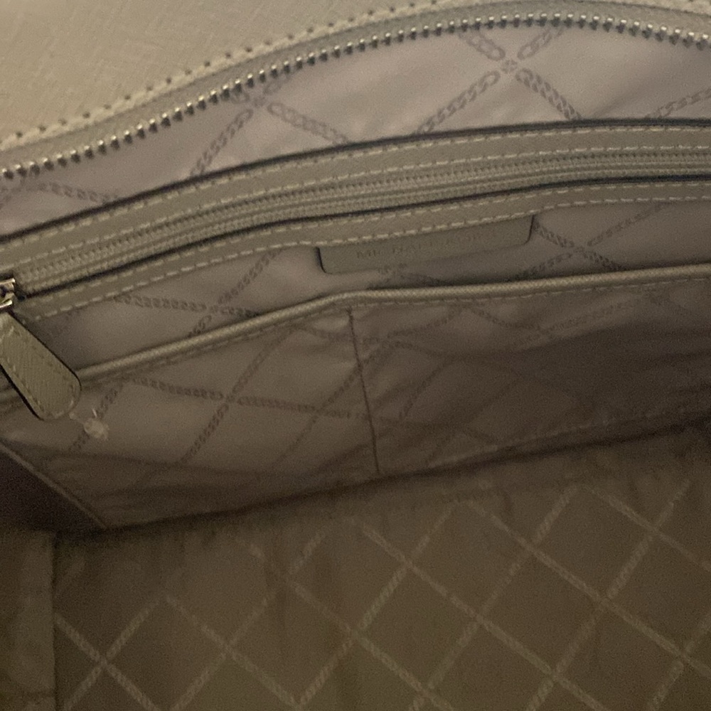 Michael Kors large leather tote.  Mint condition.  Pearl gray - Picture 5 of 12